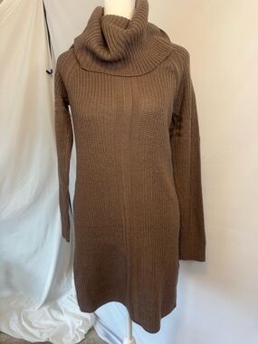 Say What? Size small turtleneck short dress brown like new.